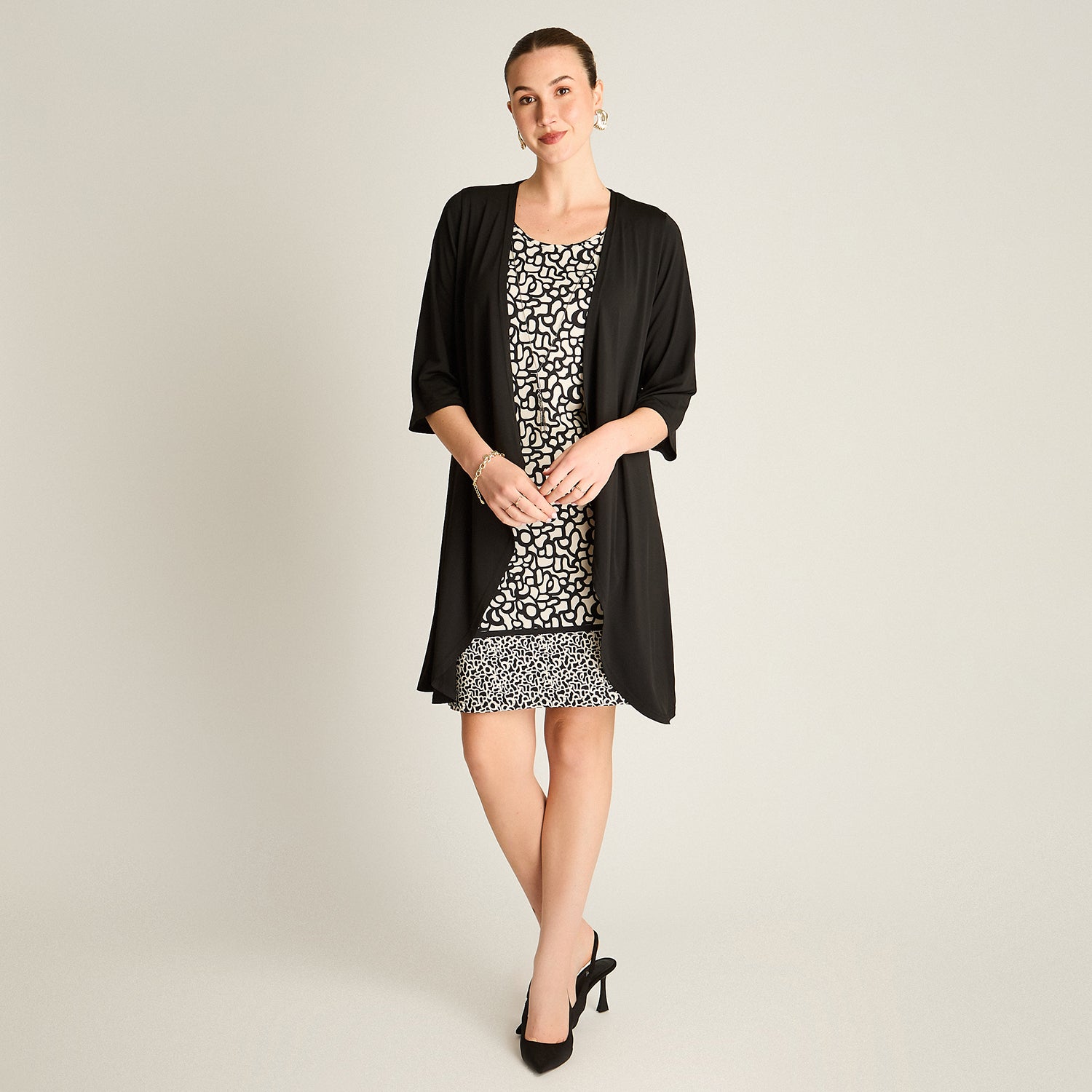 Vestido Negro Corto Capa Estampada - Lorenzo di Pontti