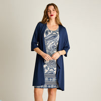 Vestido Corto Azul con Capa Estampada