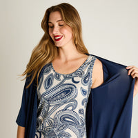 Vestido Corto Azul con Capa Estampada