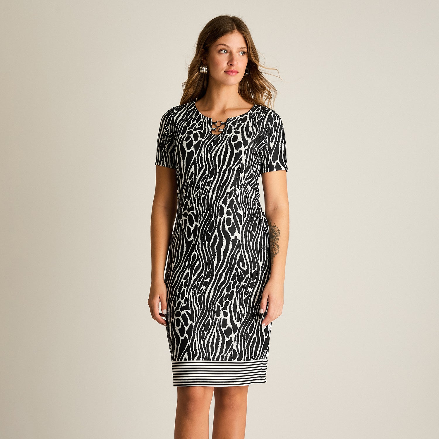 Vestido Corto Negro Estampado