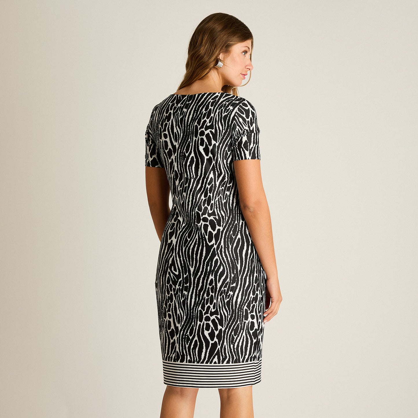 Vestido Corto Negro Estampado