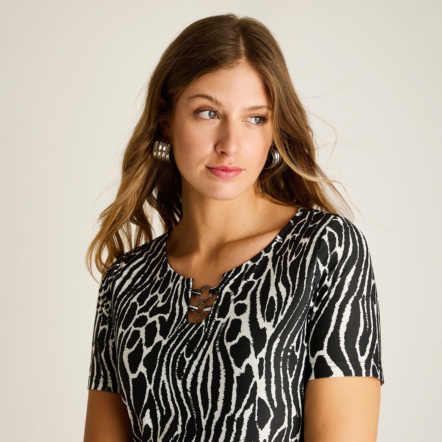 Vestido Corto Negro Estampado