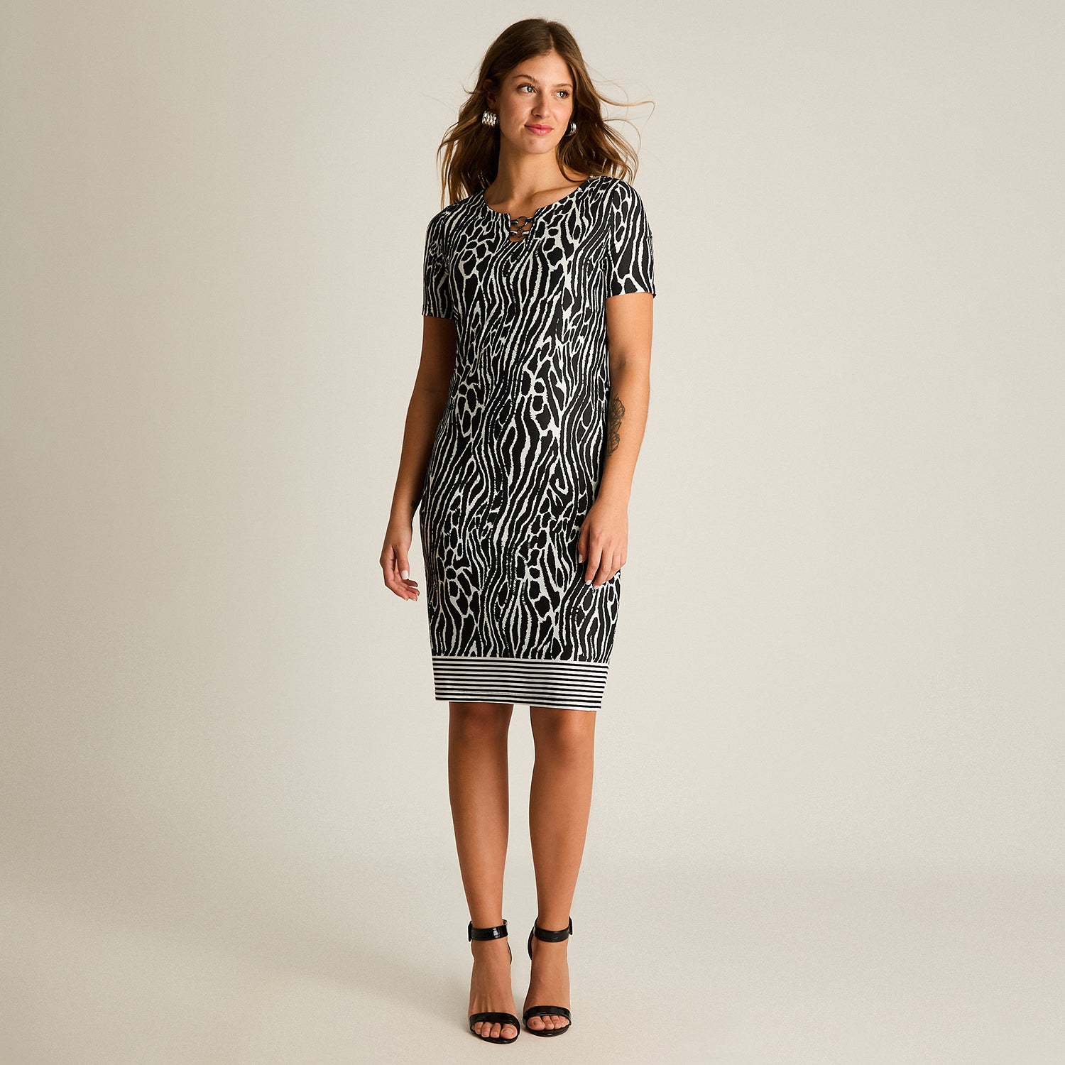 Vestido Corto Negro Estampado