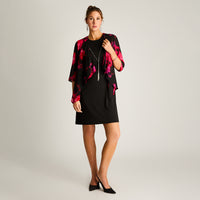 Vestido Corto Negro con Capa Estampada