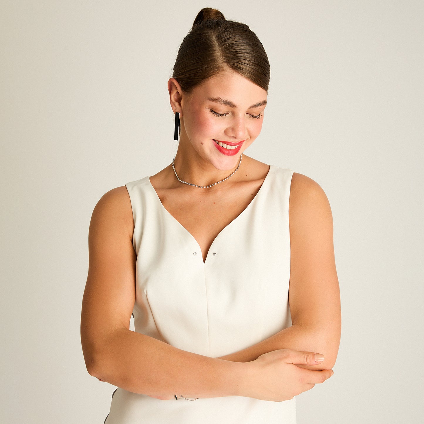 Vestido Corto Formal Crudo Sin Mangas