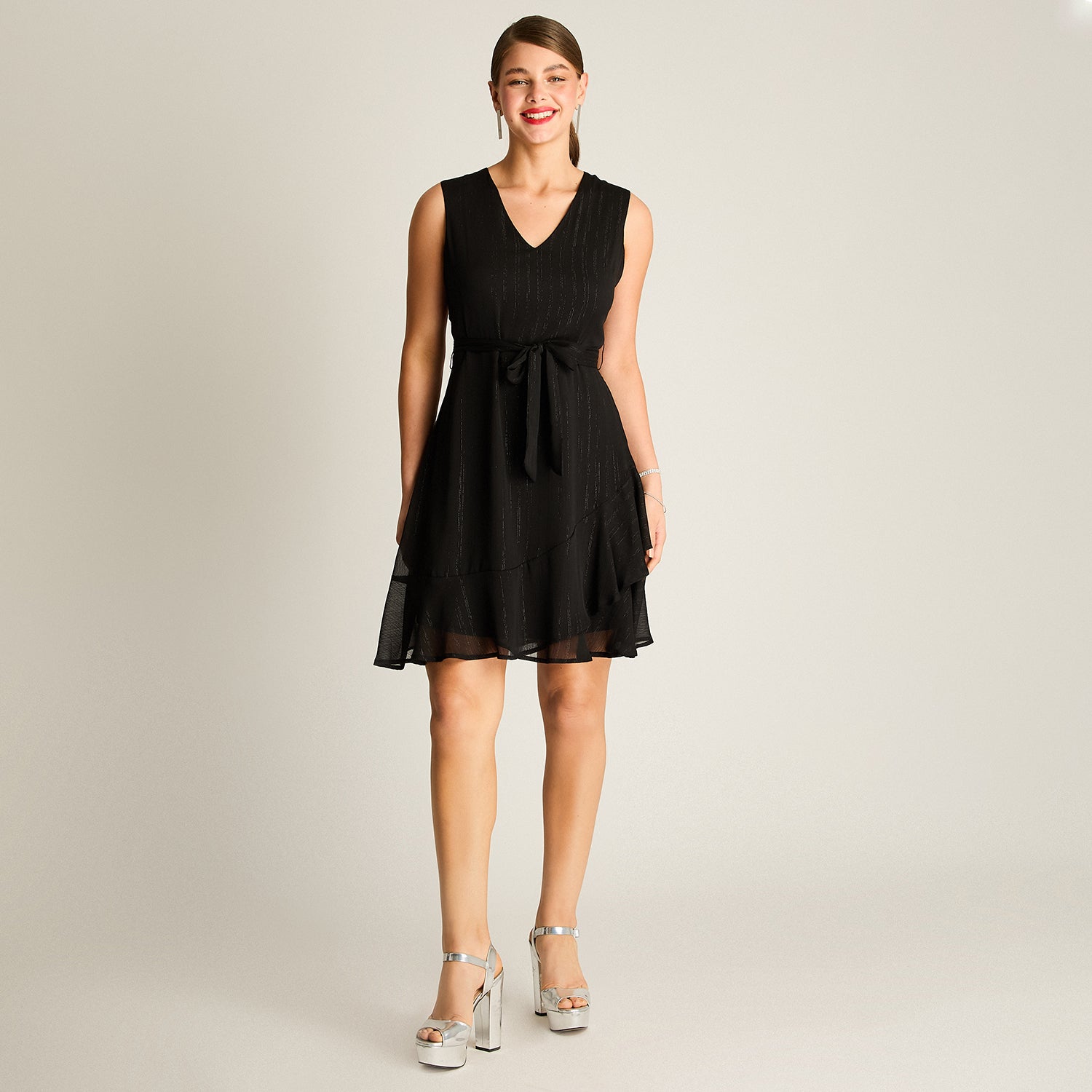 Vestido Negro Asimétrico con Lazo