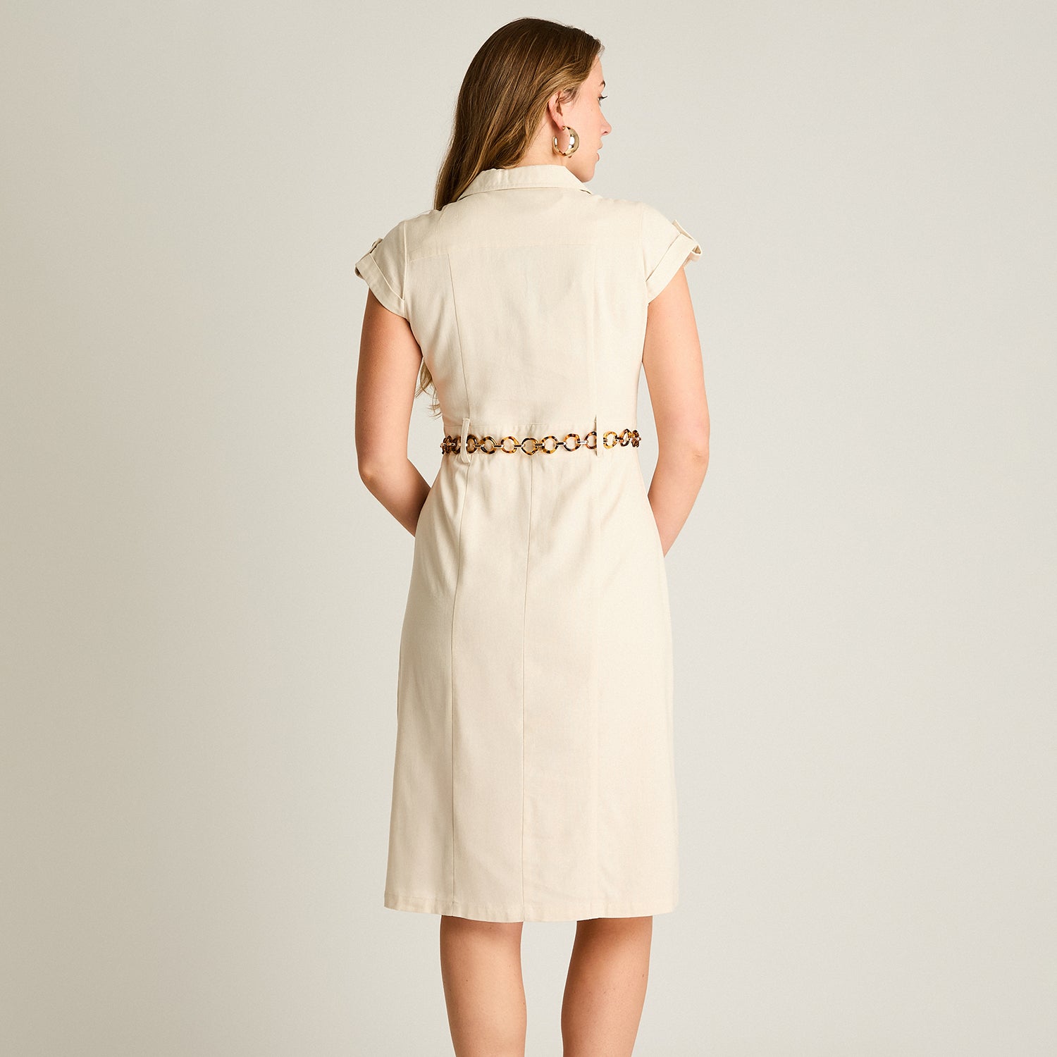 Vestido Corto Arena con Bolsillos y Cinturón