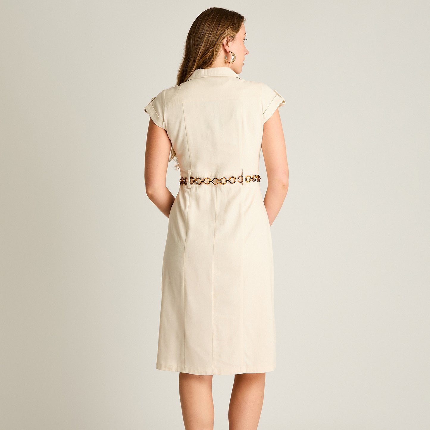 Vestido Corto Arena con Bolsillos y Cinturón