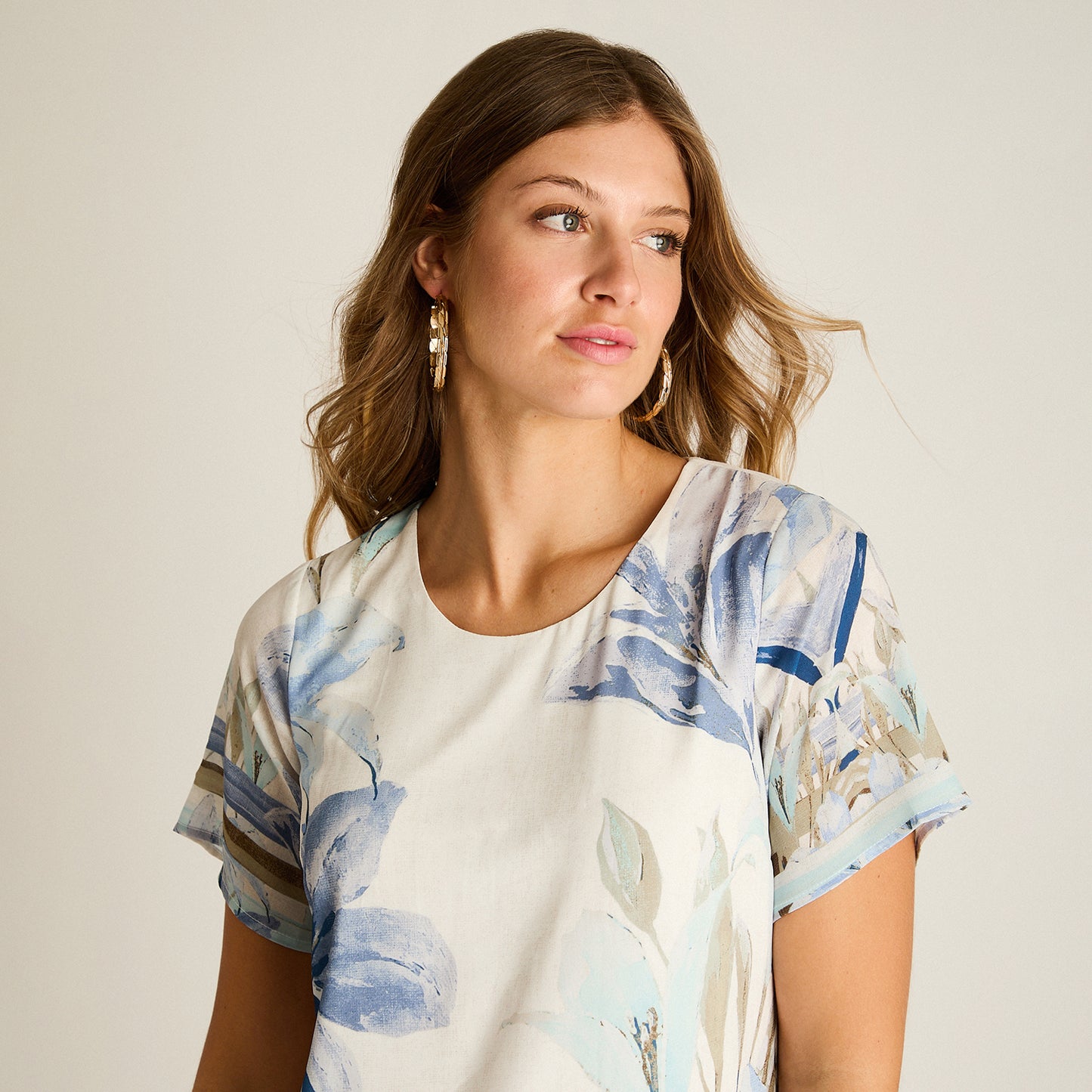Vestido Corto Crudo No Elasticado Con Forro Calce Holgado