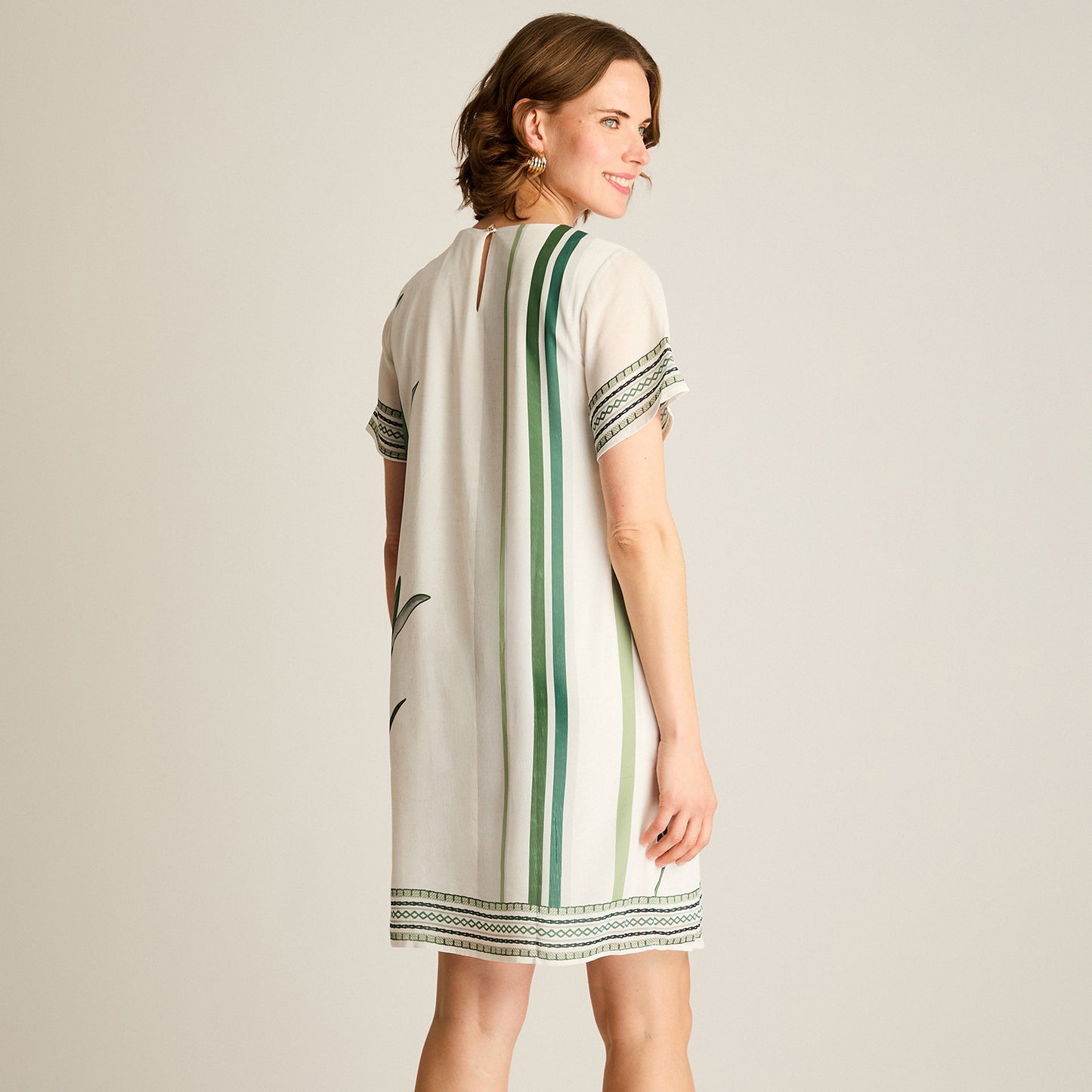 Vestido Corto Verde No Elasticado Con Forro Calce Holgado