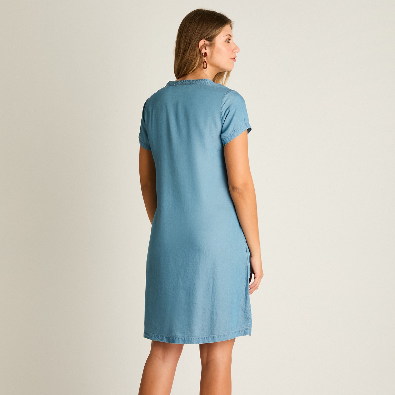 Vestido Corto Celeste No Elasticado Sin Forro Calce Holgado