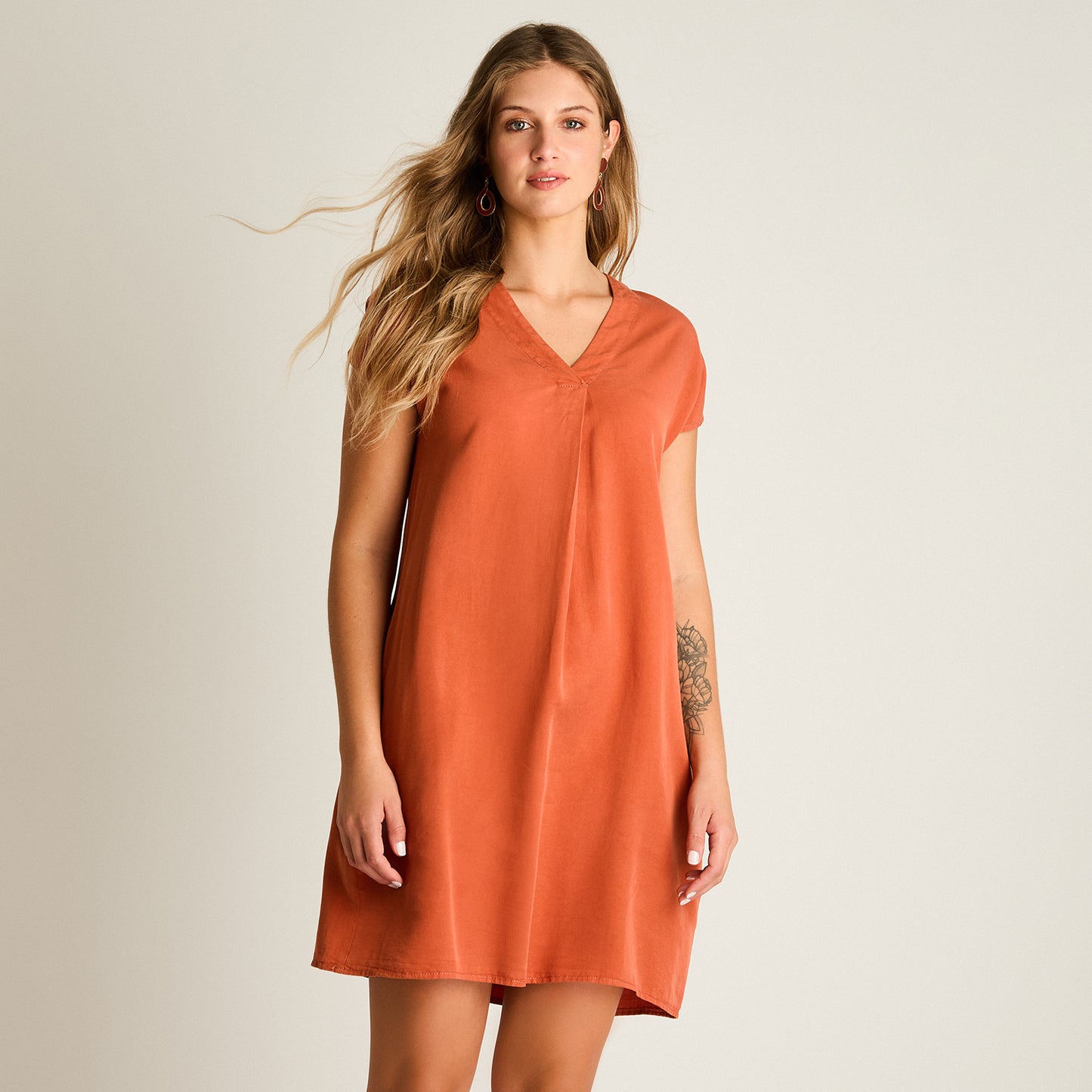 Vestido Corto Terracota No Elasticado Sin Forro Calce Holgado