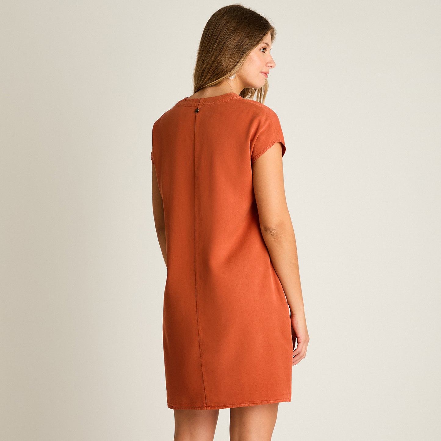 Vestido Corto Terracota No Elasticado Sin Forro Calce Holgado