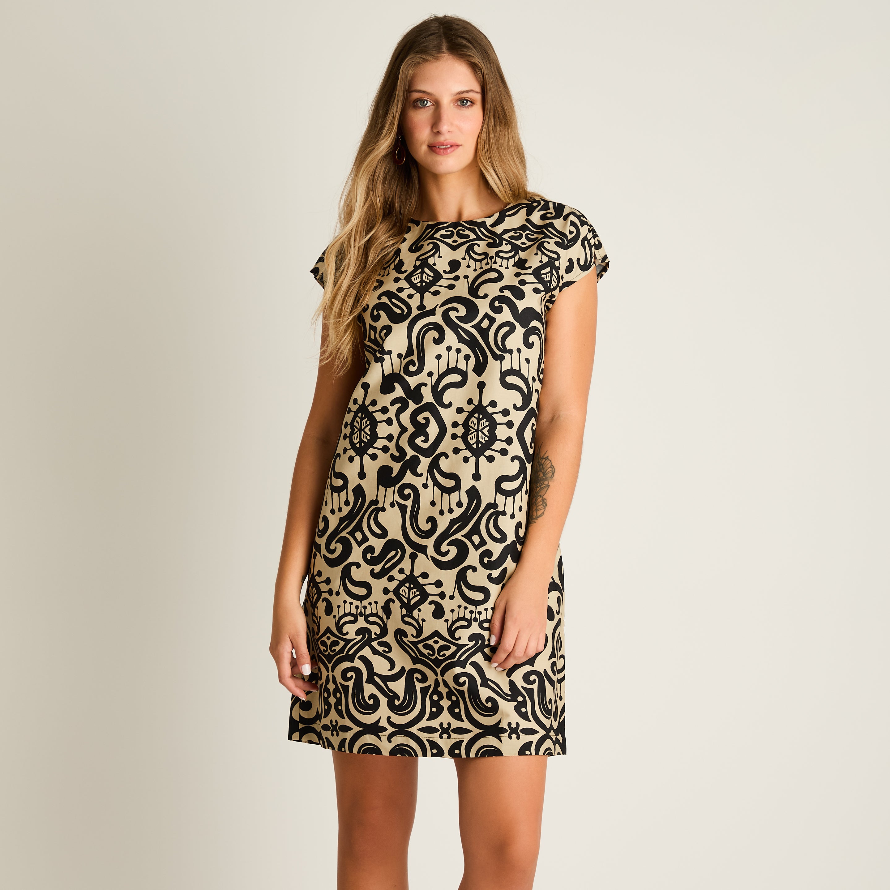 Vestido Corto Negro No Elasticado Sin Forro Calce Holgado