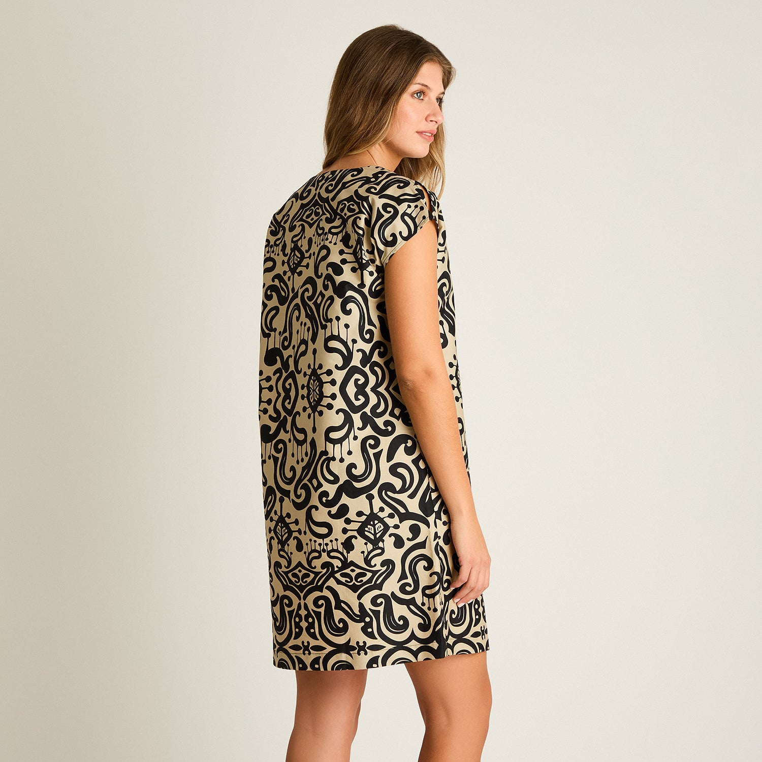 Vestido Corto Negro No Elasticado Sin Forro Calce Holgado