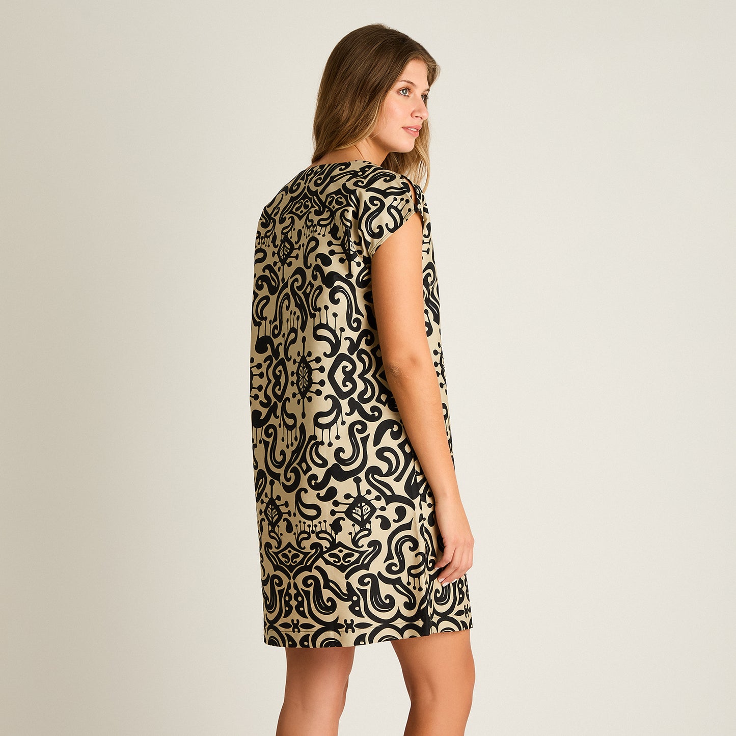 Vestido Corto Negro No Elasticado Sin Forro Calce Holgado