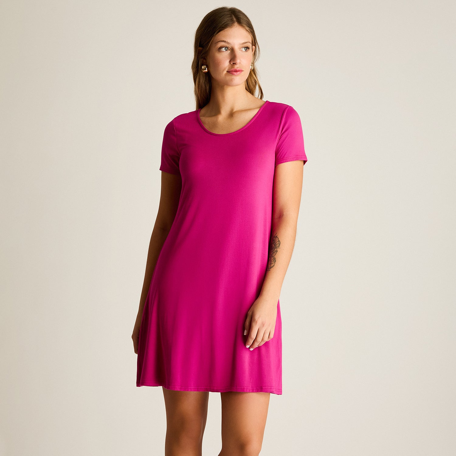 Vestido Corto Magenta Calce