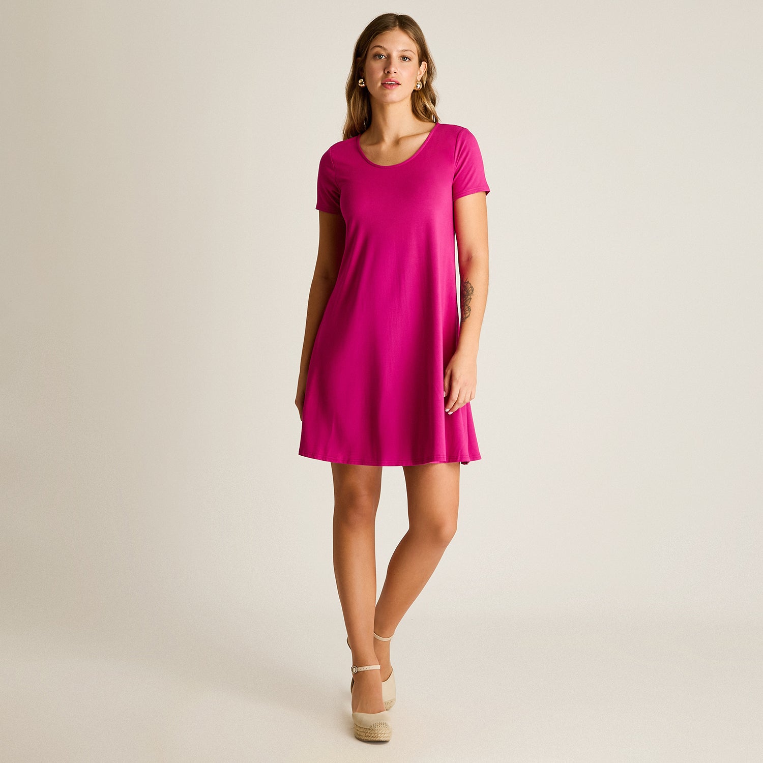 Vestido Corto Magenta Calce