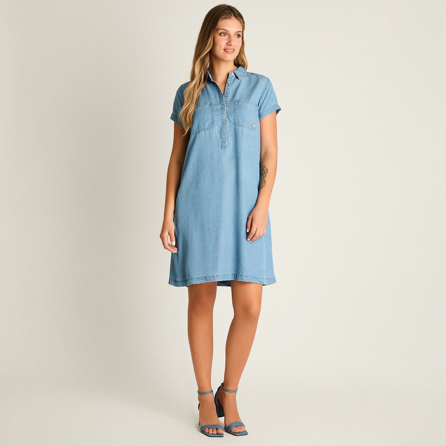 Vestido Corto Celeste No Elasticado Sin Forro Calce Holgado