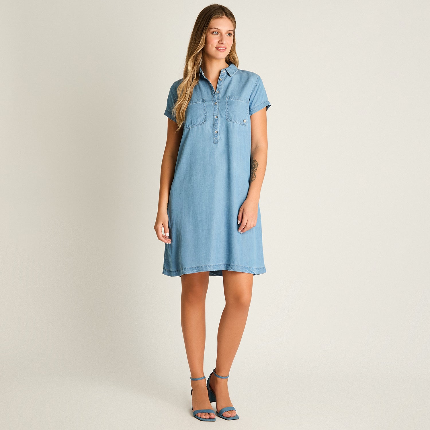 Vestido Corto Celeste No Elasticado Sin Forro Calce Holgado