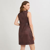 Vestido Corto de Suede con Hebilla Decorativa Café
