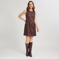 Vestido Corto de Suede con Hebilla Decorativa Café