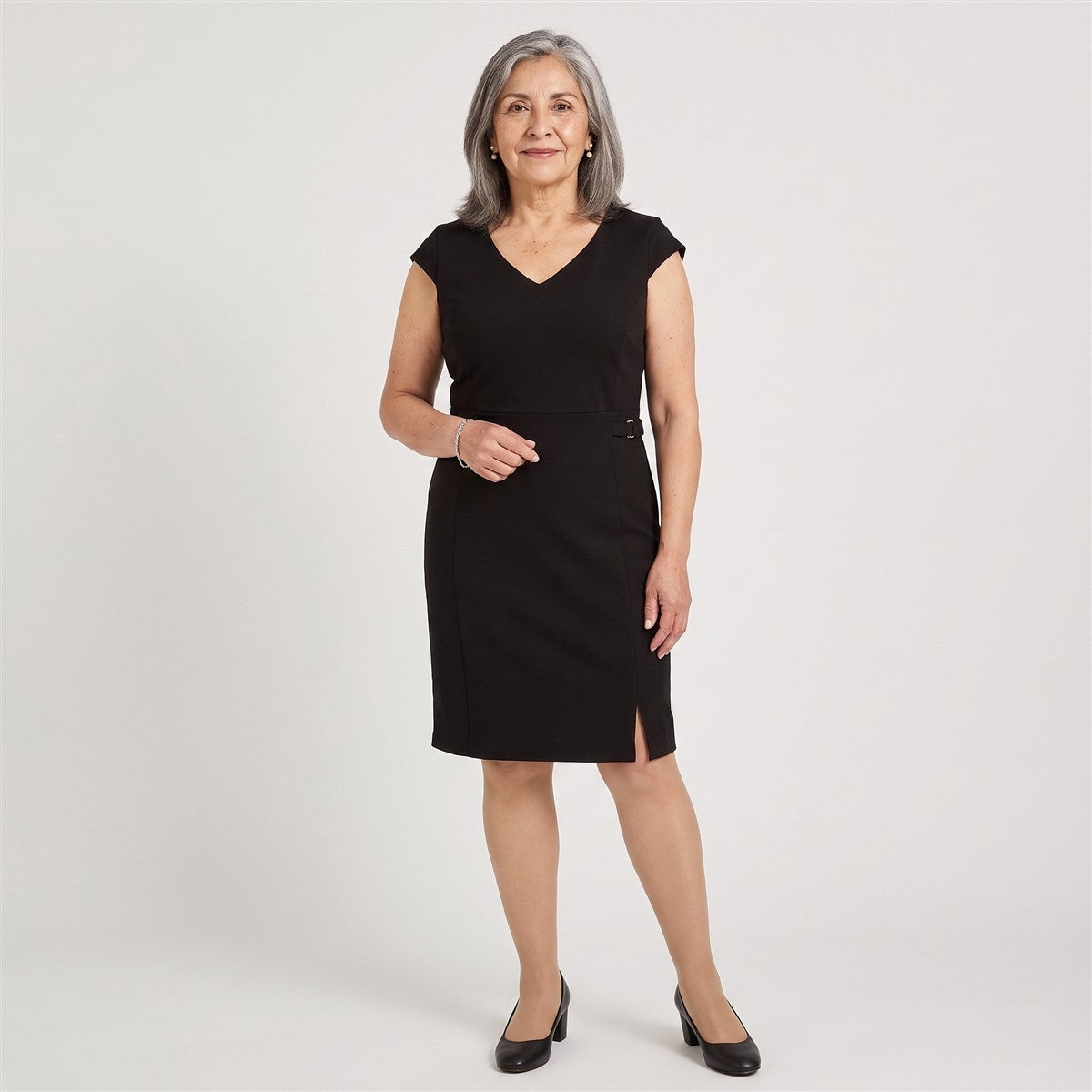 Vestido Midi Manga Corta Elasticado Negro en modelo adulta
