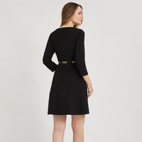 Vestido Corto Manga 3/4 con Cinturón Metálico Negro