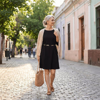 Vestido Corto Manga 3/4 con Cinturón Metálico Negro lifestyle