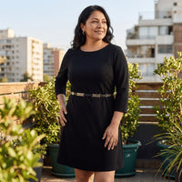 Vestido Corto Manga 3/4 con Cinturón Metálico Negro lifestyle
