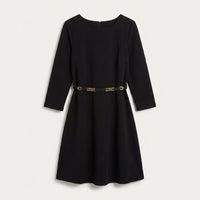 Vestido Corto Manga 3/4 con Cinturón Metálico Negro en plano