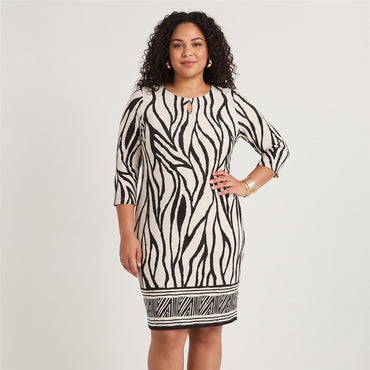 Vestido Corto Polyspandex Manga 3/4 Negro en modelo plus size