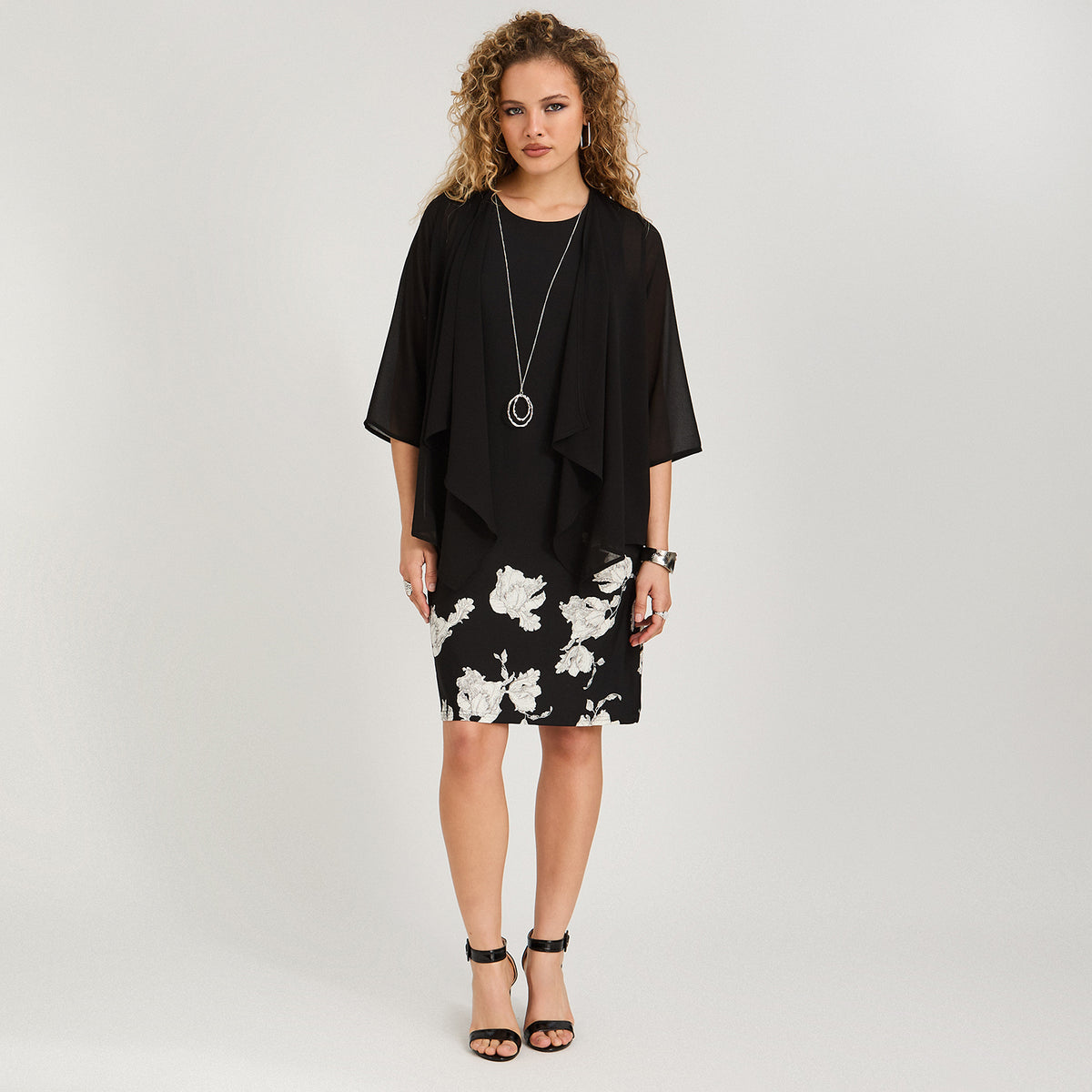 Vestido Corto Estampado Localizado Twin Set con Tapado y Collar Negro