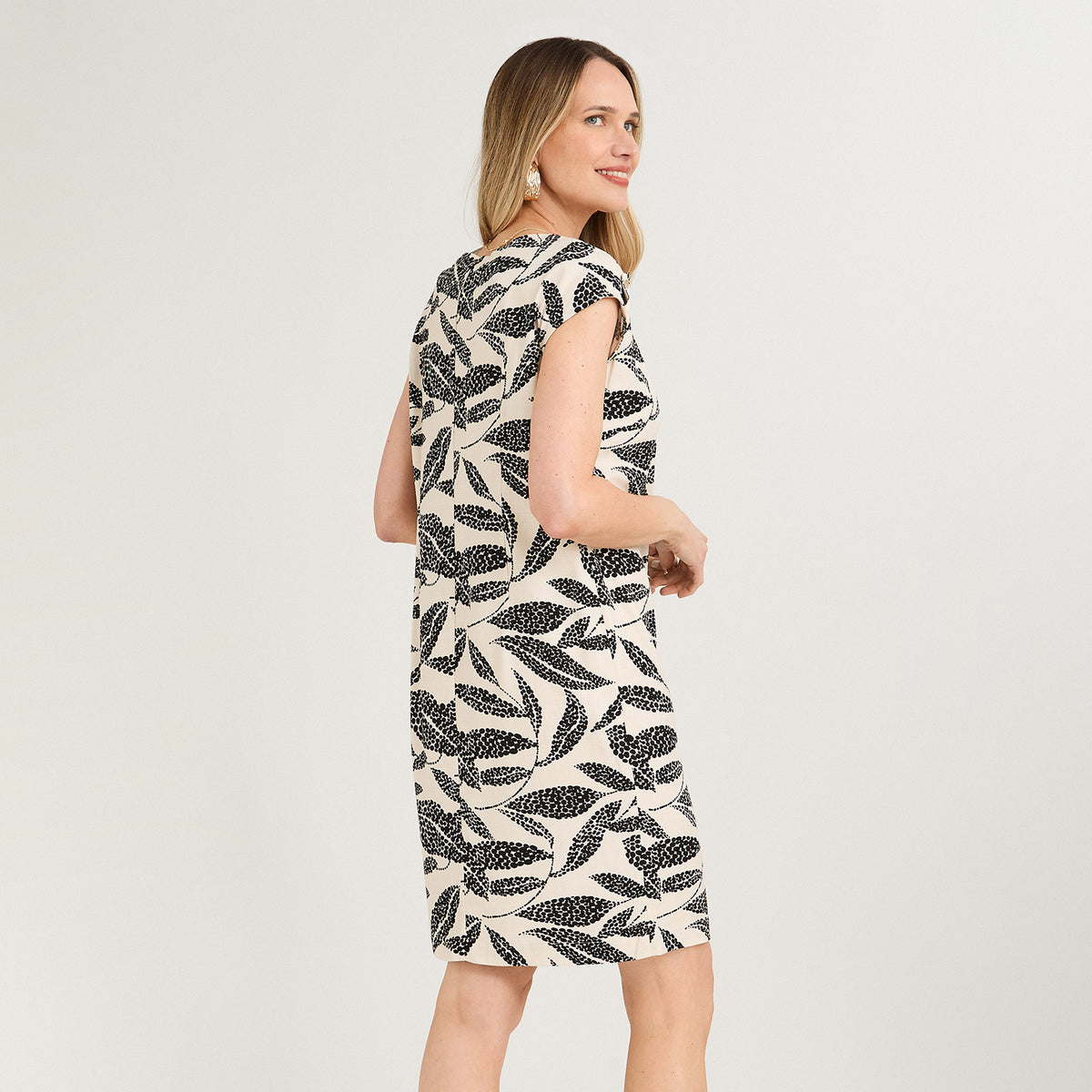 Vestido Corto de Lino sin Mangas Cuello Redondo Negro