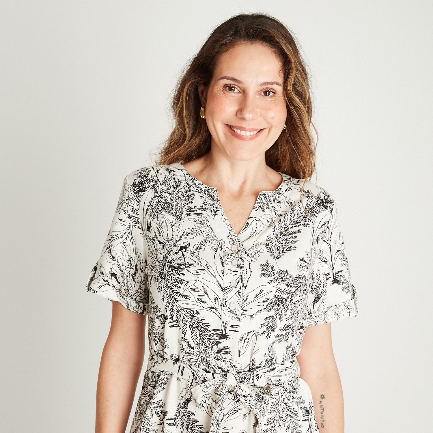 Vestido Maxi Crudo Manga Corta Cuello Mao Lorenzo di Pontti