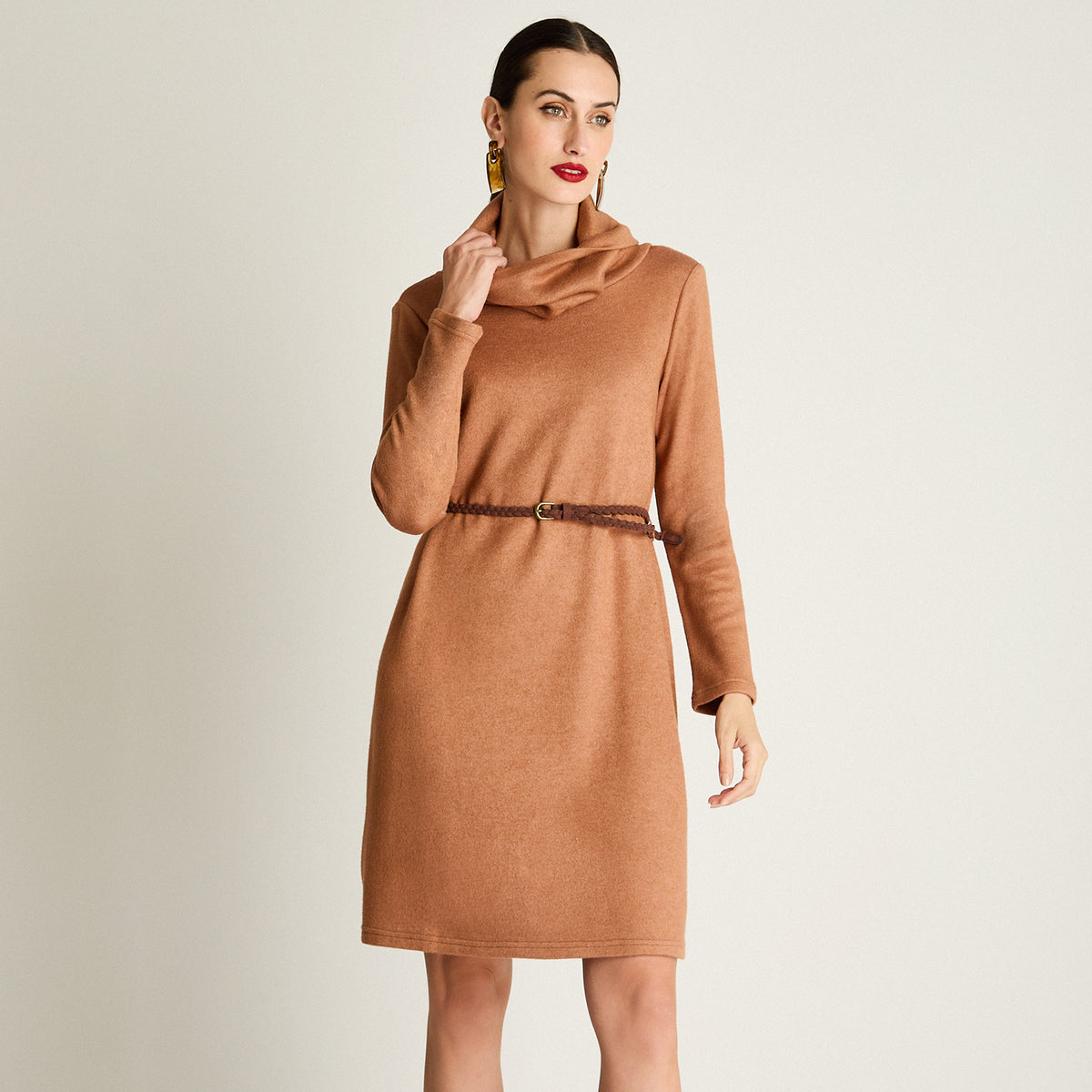 Vestido Midi Cuello Bote Con Cinturón Camel