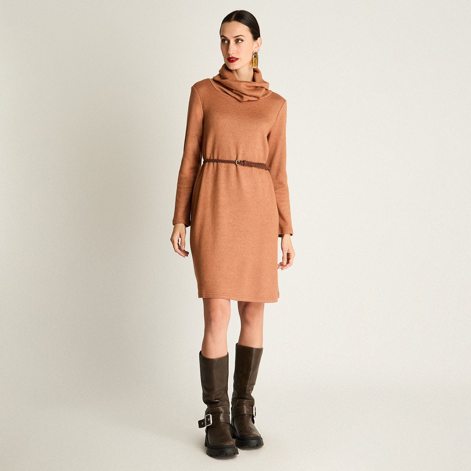 Vestido Midi Cuello Bote Con Cinturón Camel