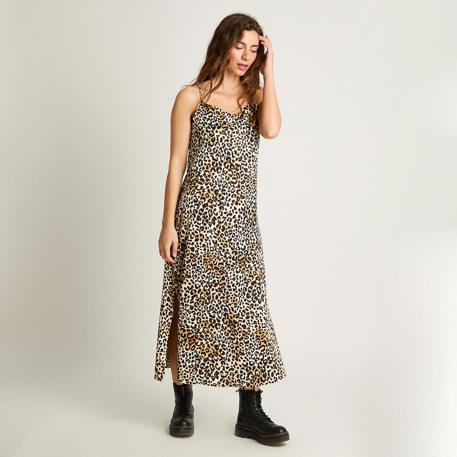 Vestido Midi Tajo Al Costado Café Acuarela