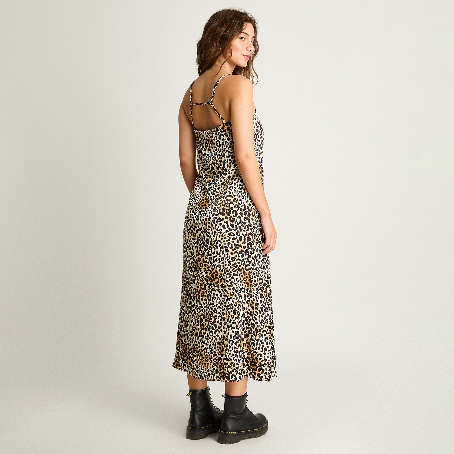 Vestido Midi Tajo Al Costado Café Acuarela