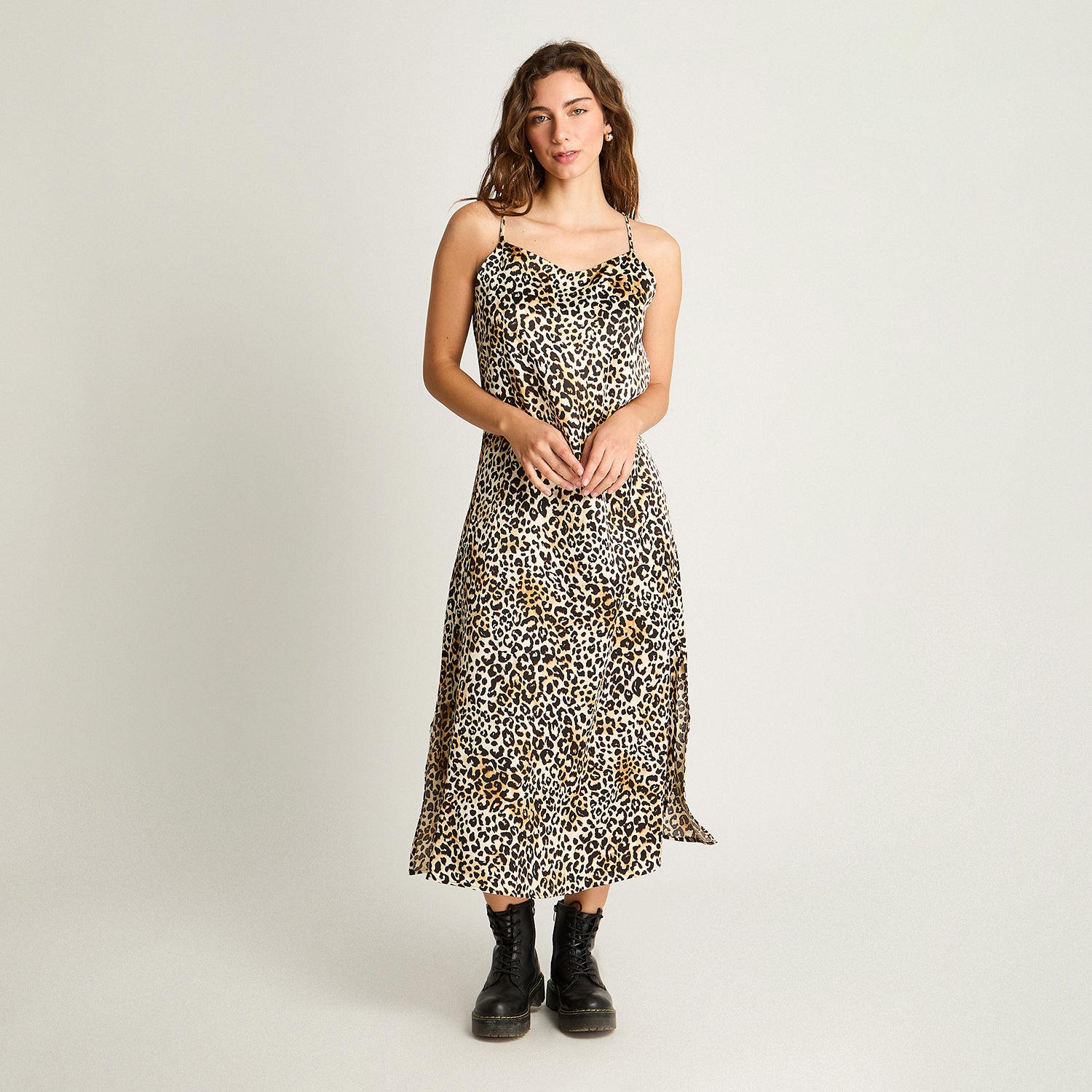 Vestido Midi Tajo Al Costado Café Acuarela
