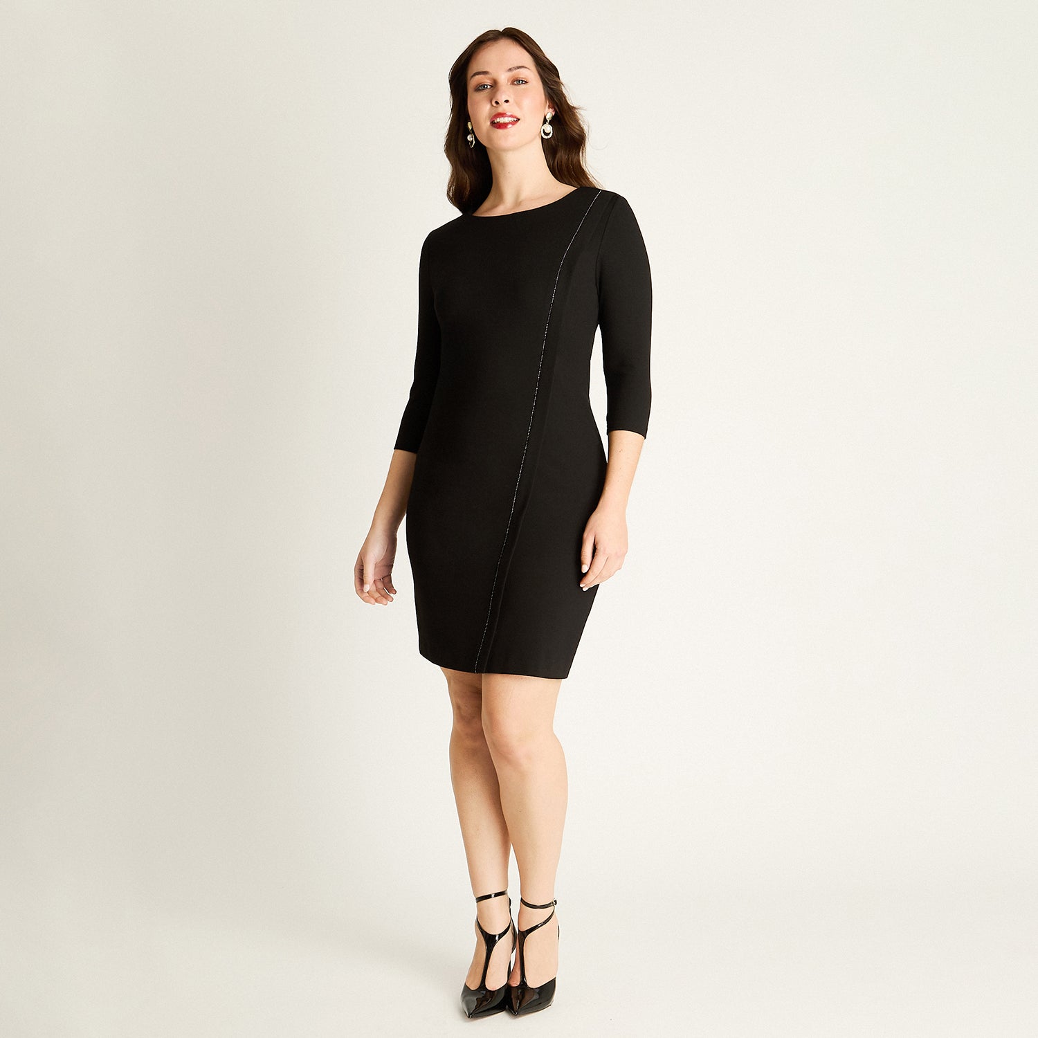 Vestido Negro con Corte Asimétrico