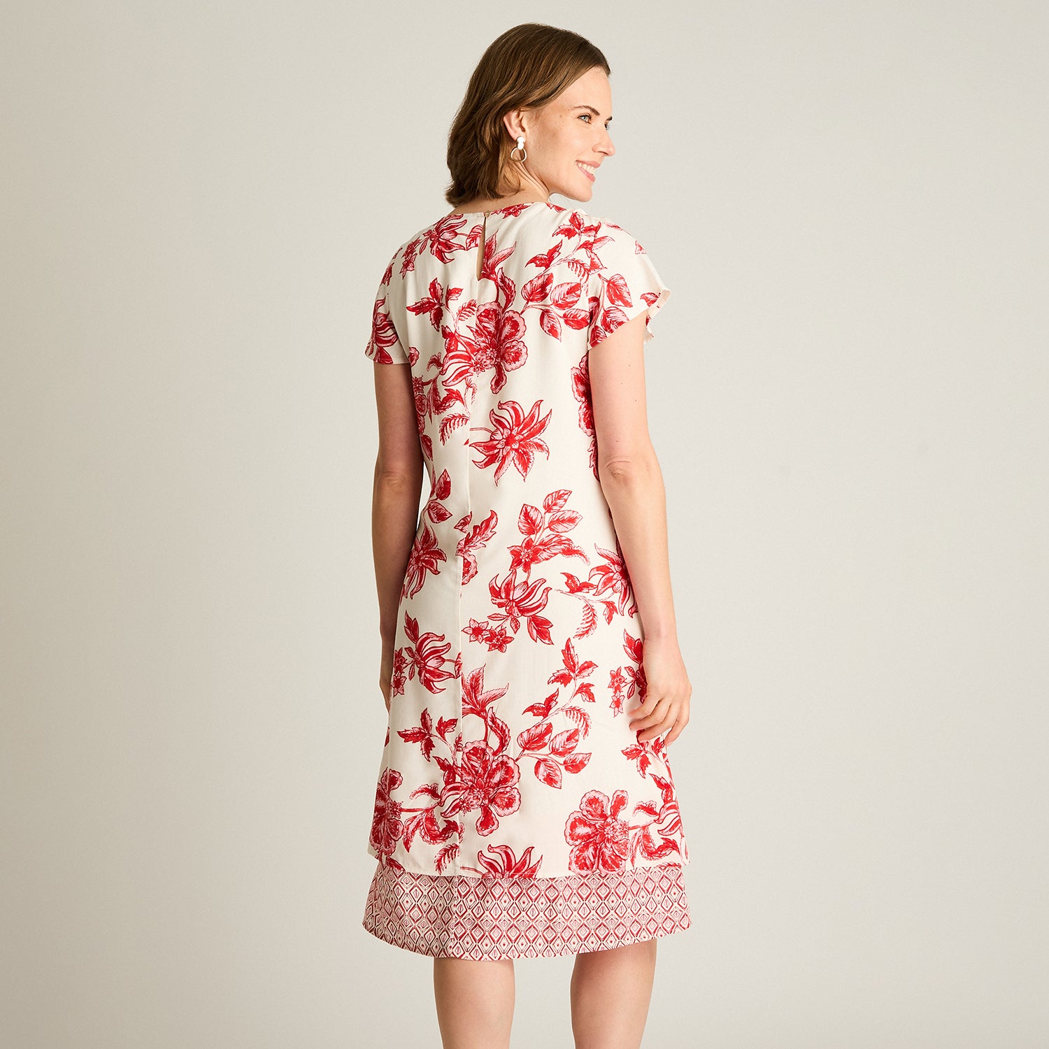 Vestido Midi Rojo Estampado Floral con Detalle en Ruedo