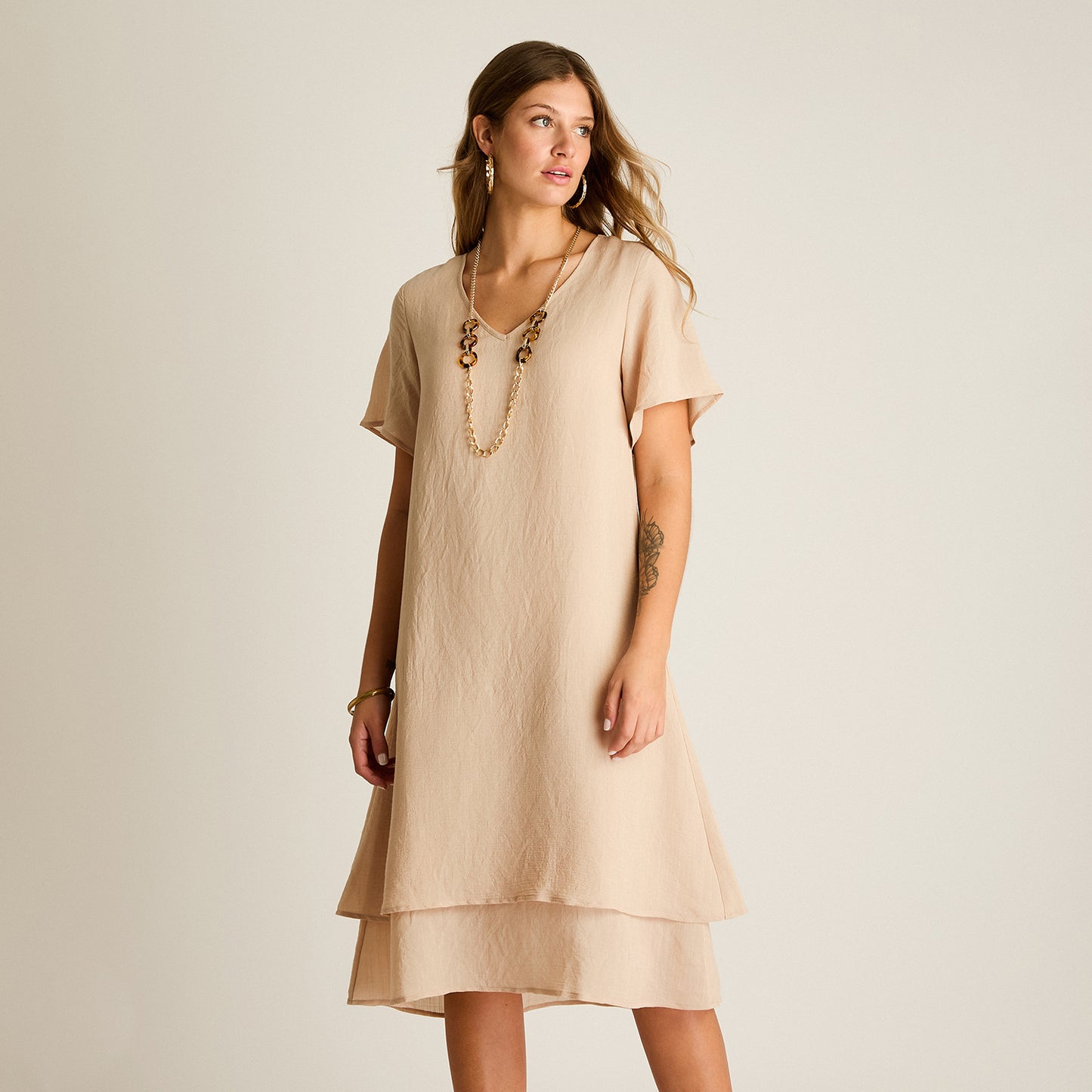 Vestido Midi Beige Con Collar