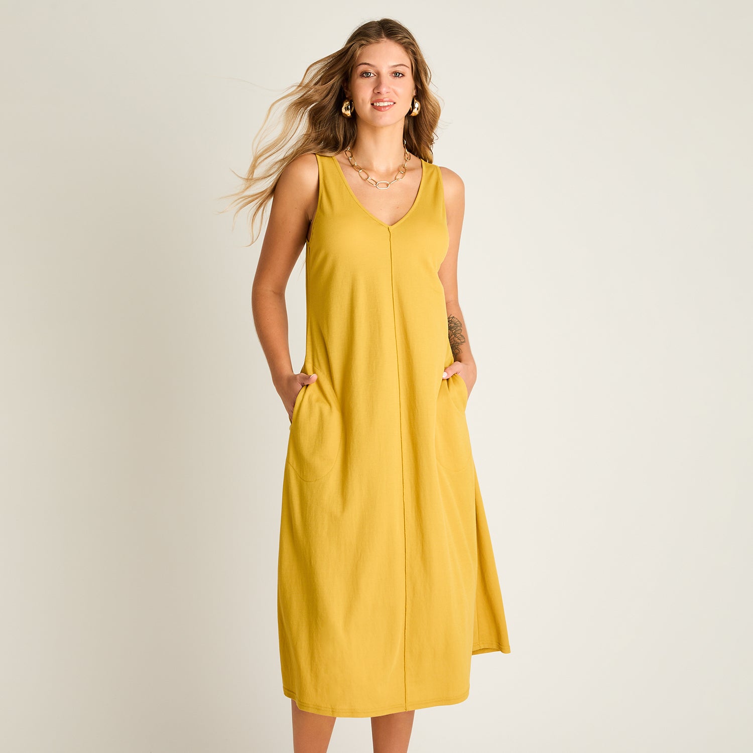 Vestido Midi Mostaza No Elasticado Sin Forro Calce Holgado