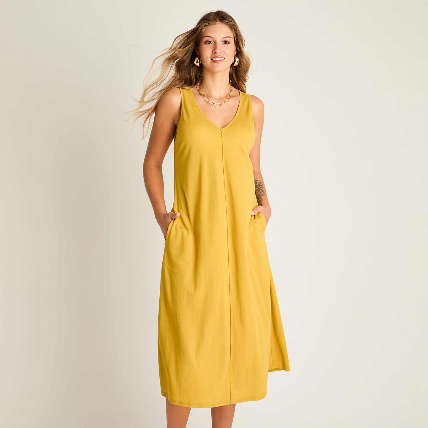 Vestido Midi Mostaza No Elasticado Sin Forro Calce Holgado
