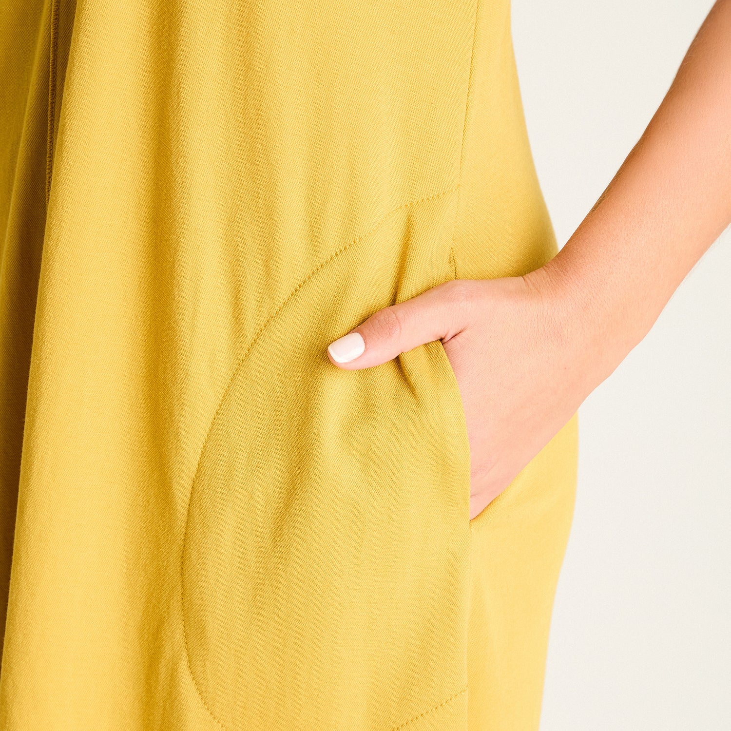 Vestido Midi Mostaza No Elasticado Sin Forro Calce Holgado