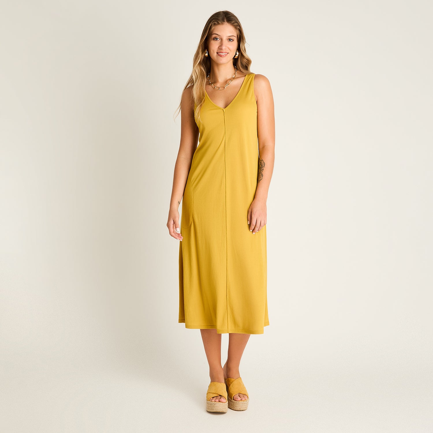Vestido Midi Mostaza No Elasticado Sin Forro Calce Holgado