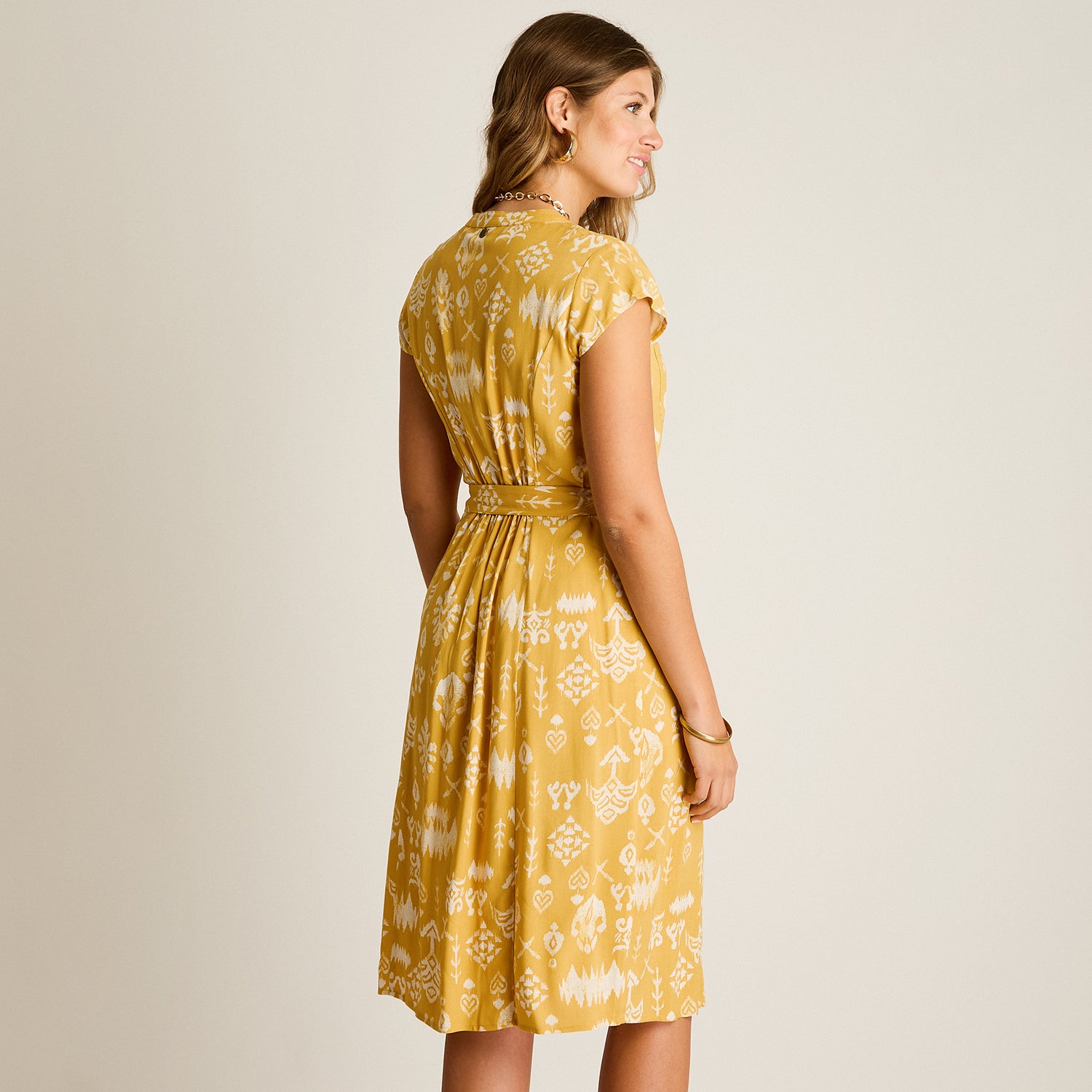 Vestido Midi Mostaza No Elasticado Sin Forro Calce Normal