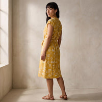 Vestido Midi Mostaza – Fresco, cómodo y de Calce normal lifestyle