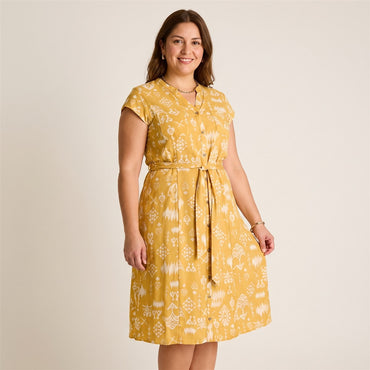 Vestido Midi Mostaza en modelo plus size